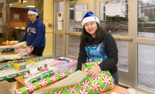 DOVE christmas x320 Young female wrapping a gift