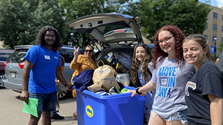 Move-In Day 2022 320px Volunteers assisting members of the Class of 2026 as they move into their Home at the Hall.