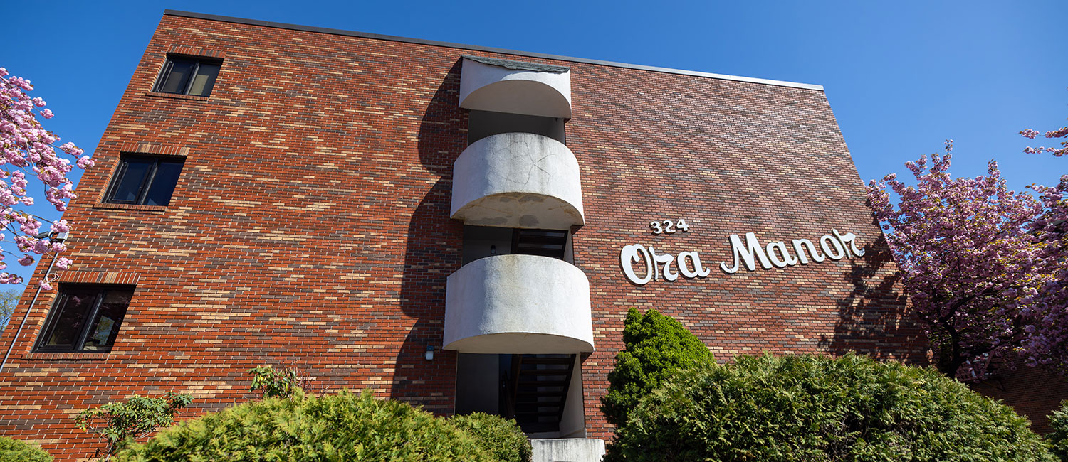 Ora Manor