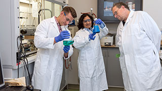 students research with Prof. Gorun students research with Prof. Gorun