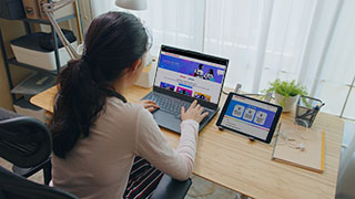 girl on laptop