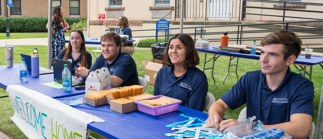 Resident Assistants During Move-In Day