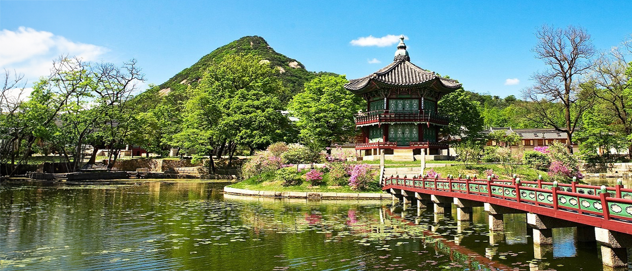 Seoul Banner Image of a pagoda and a bridge in Seoul.